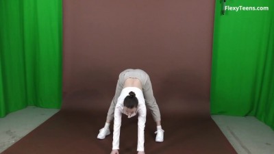 Watch Her Spread and Get You Rock Hard