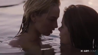Hottie Lesbians Passionate Pool Tıme