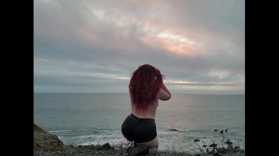 Filthy teen gets dirty at public beach (+18)