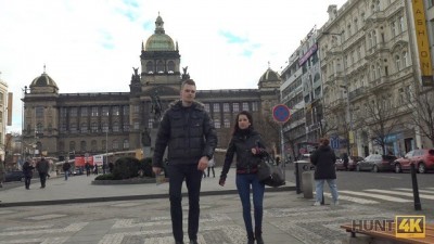 HUNT4K. Hunter Rencontre Une Jolie Fille à Prague et La Baise