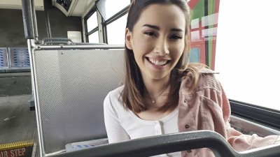 Thickumz - Sexy Vlogger Babe Flashes Big Booty In Public
