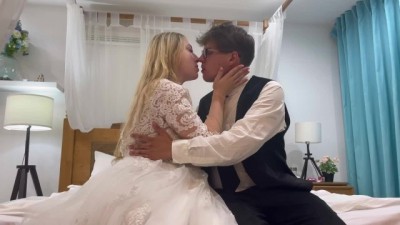 ПЕРВАЯ БРАЧНАЯ НОЧЬ! ТРАХНУЛ tushy porn hd НЕВЕСТУ !