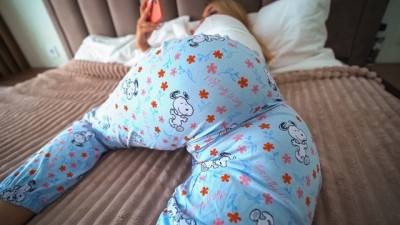 Stepdaughter seduces stepdad by watching porn with asuna yuuki cosplay porn door open
