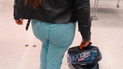 I met her at the supermarket and ended up on my bed with a creampie and her blowjo b party creamy pussy