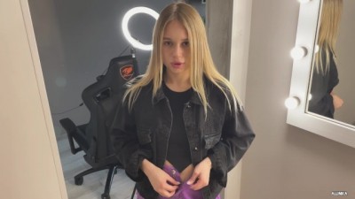 Came To The Neighbor For Quick Sex While The Guy Is blondeteenanal Not At Home (+18)