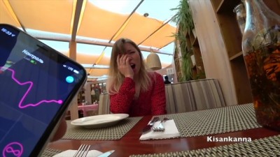 девушка получила оргазм в ресторане! euro hd porn Публичное кончание! Lovense