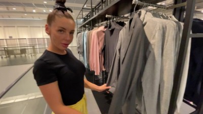 Sales Assistant sucked in anabolic rough Fitting room