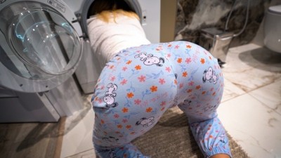 step sister gets fucked while beeg mamuski is stuck inside of washing machine