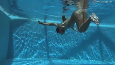 Sizzling Hot Babe Flaunts Her Tight Little Ass and Sexy Body