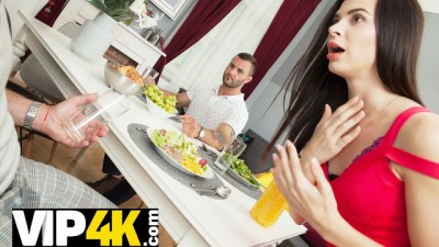 HUNT4K: Cash Makes Dude Overlook Buddy Banging His Girlfriend