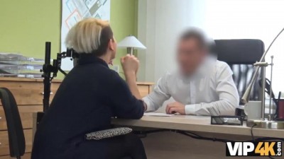 MILF Verführt Gläubiger: Heißer Deal für Schmutziges Vergnügen!